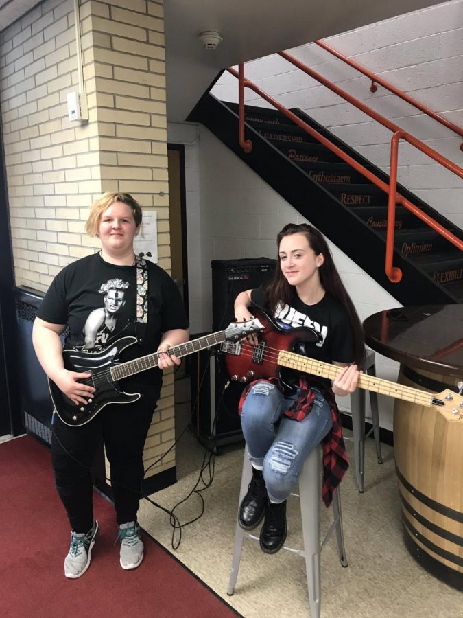 Students Played Guitar for Lunch at JM