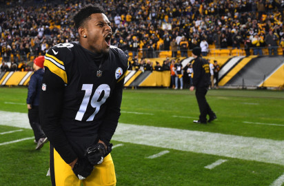 PITTSBURGH, PA - DECEMBER 30: JuJu Smith-Schuster #19 of the Pittsburgh Steelers reacts as he watches the Cleveland Browns play the Baltimore Ravens on the scoreboard at Heinz Field following the Steelers 16-13 win over the Cincinnati Bengals on December 30, 2018 in Pittsburgh, Pennsylvania.  (Photo by Joe Sargent/Getty Images)